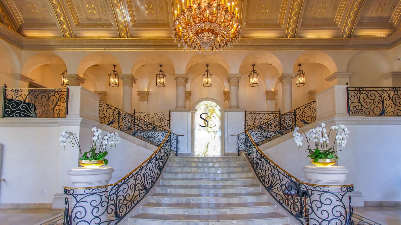 The Stirling Club at Turnberry Place in Las Vegas