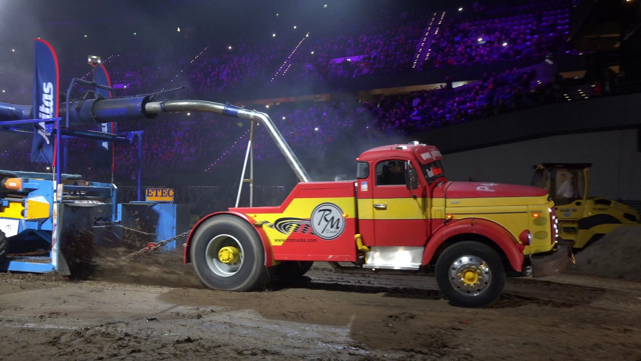Trucks Indoor Tractor Pulling Rotterdam Ahoy 2017 by MrJo