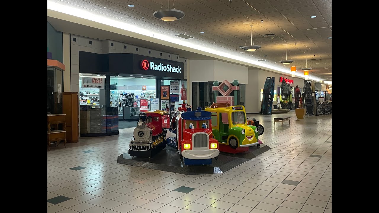 AWESOME 90'S MALL W/ OPEN RADIO SHACK & ARCADE - Ashtabula Towne Square - Ashtabula, OH - Sept. 2023