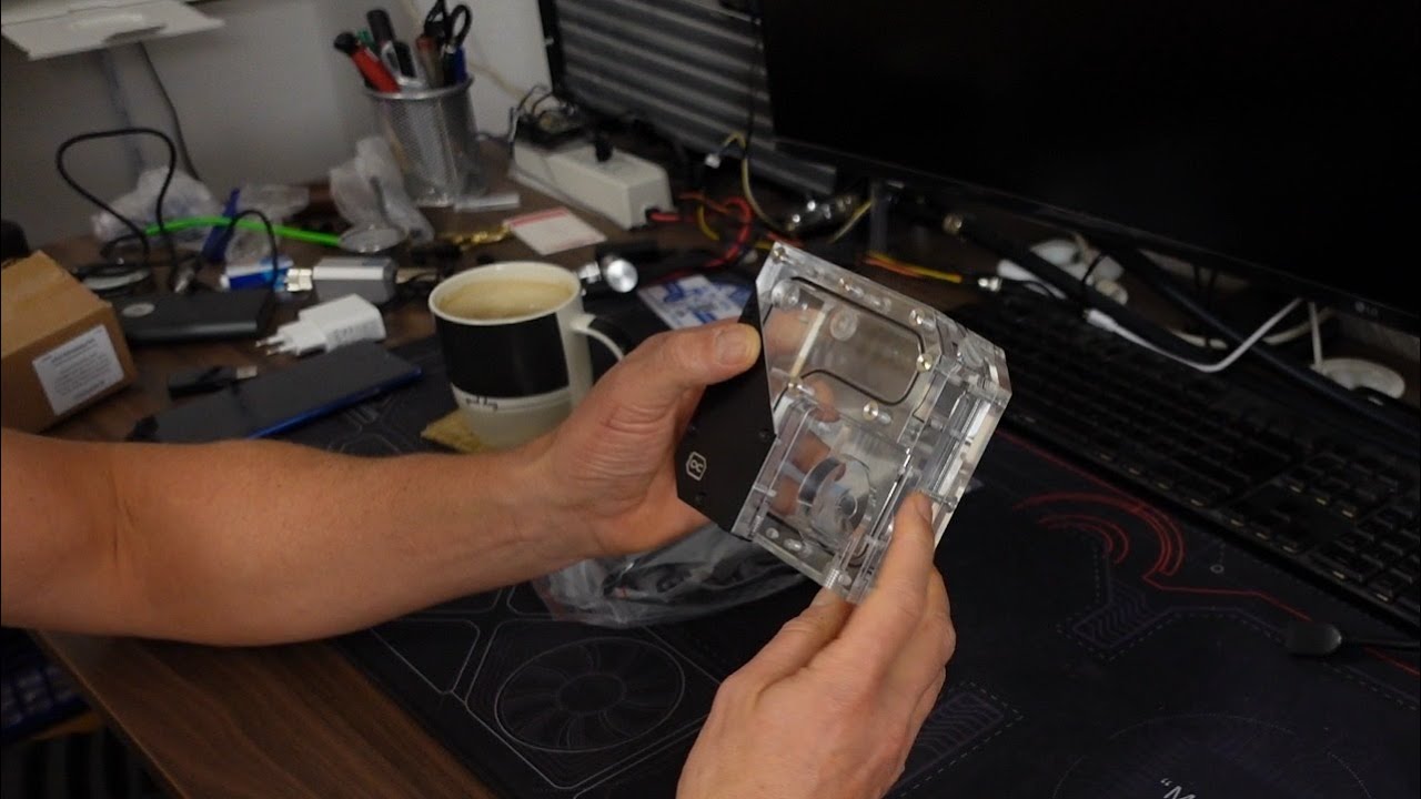 Alphacool Rise Flat Reservoir - flacher Ausgleichsbehälter mit Pumpe im Raijintek Ophion #1