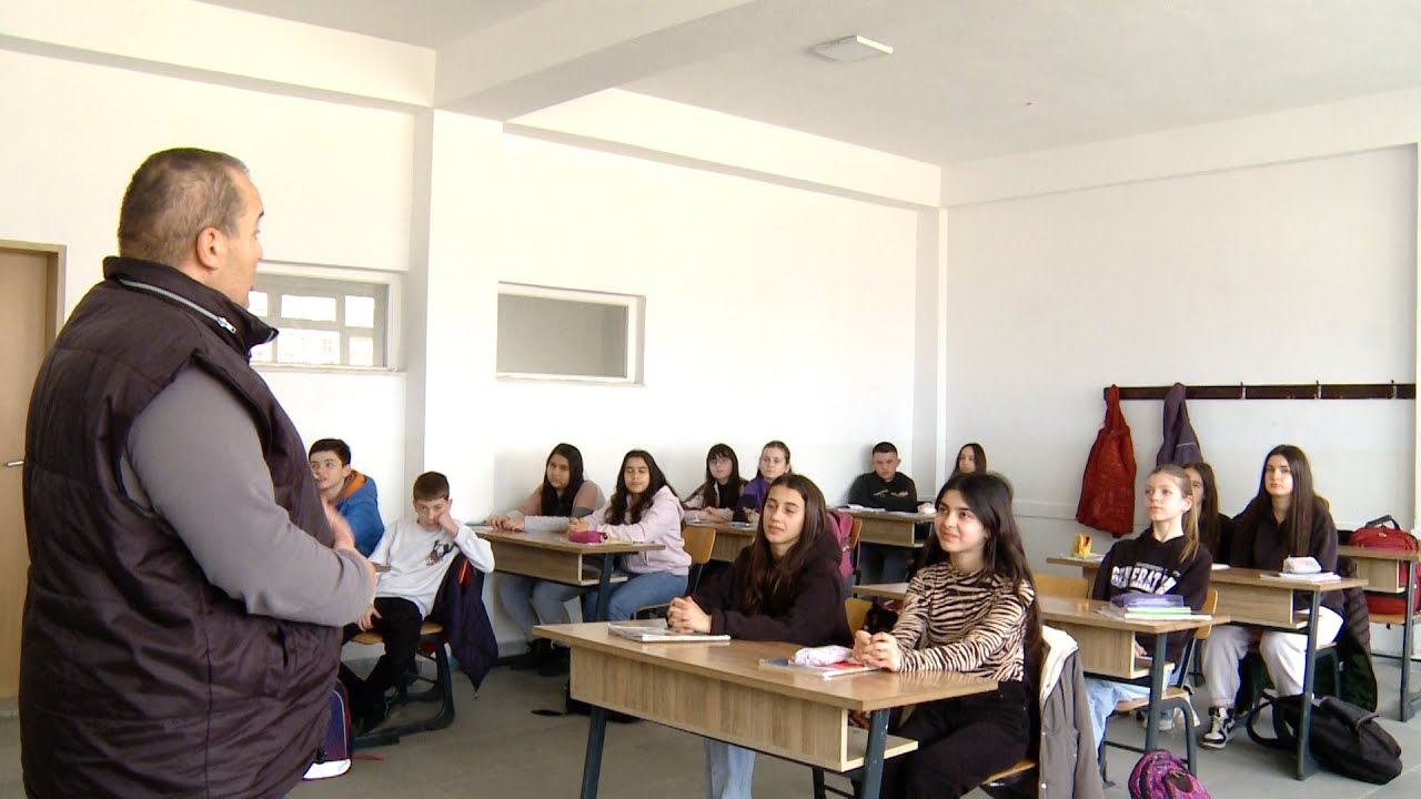 Mbahet ora e Epopesë në shkollat e Gjakovës
