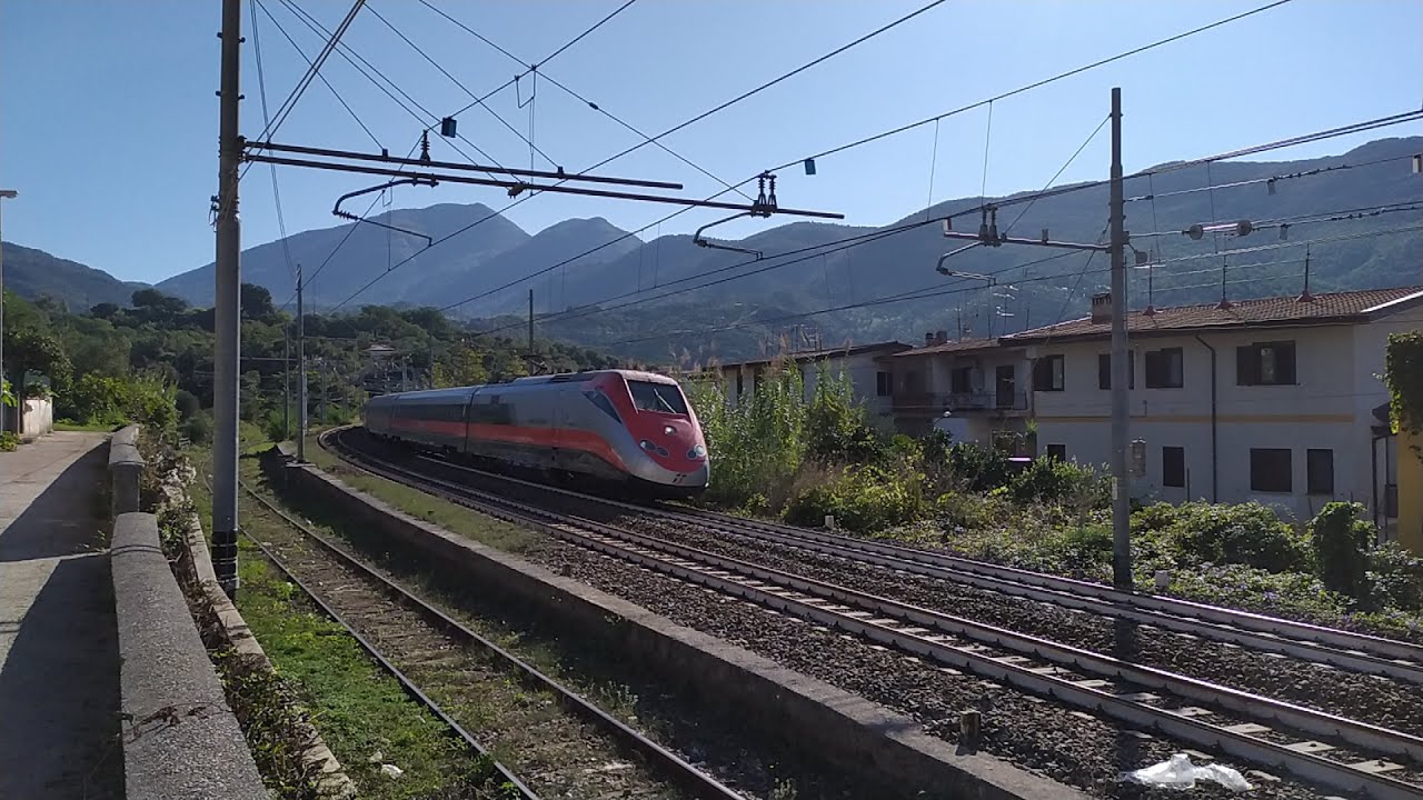 VARI TRENI ALLA STAZIONE DI SAPRI