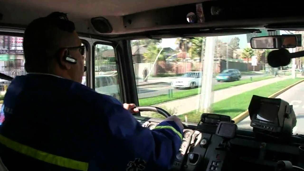 Rescate de niño que cae a Canal. Dramatic video from emergency responders