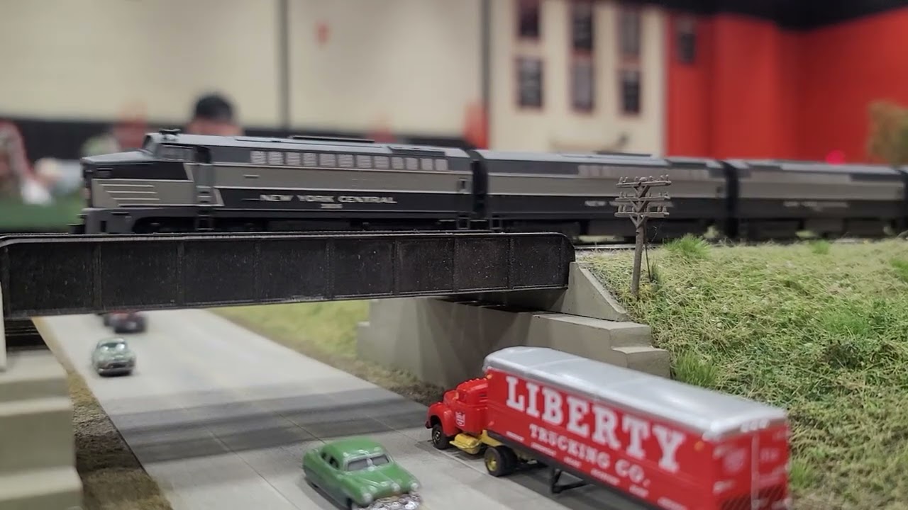 N Scale NYC Pacemaker freight train with RF-16 sharks