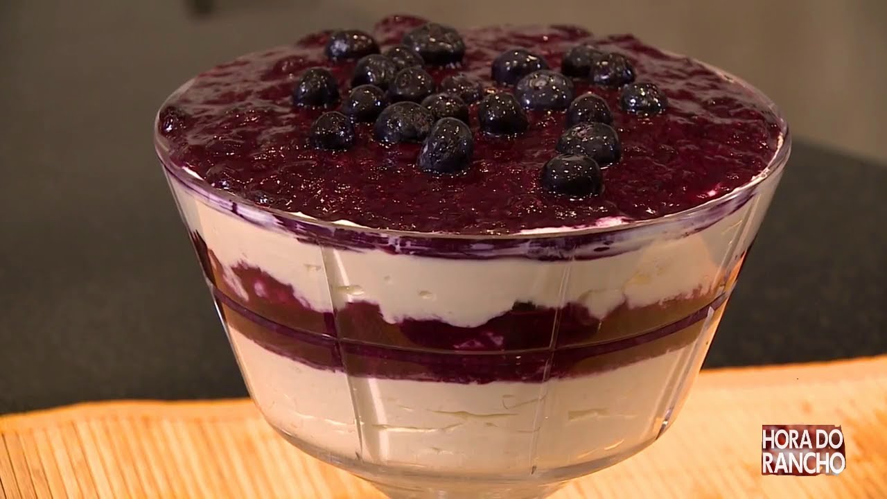 VOCÊ NÃO VAI PARAR DE COMER ESSA SOBREMESA | MOUSSE TRÊS LEITES COM CALDA DE FRUTAS VERMELHAS
