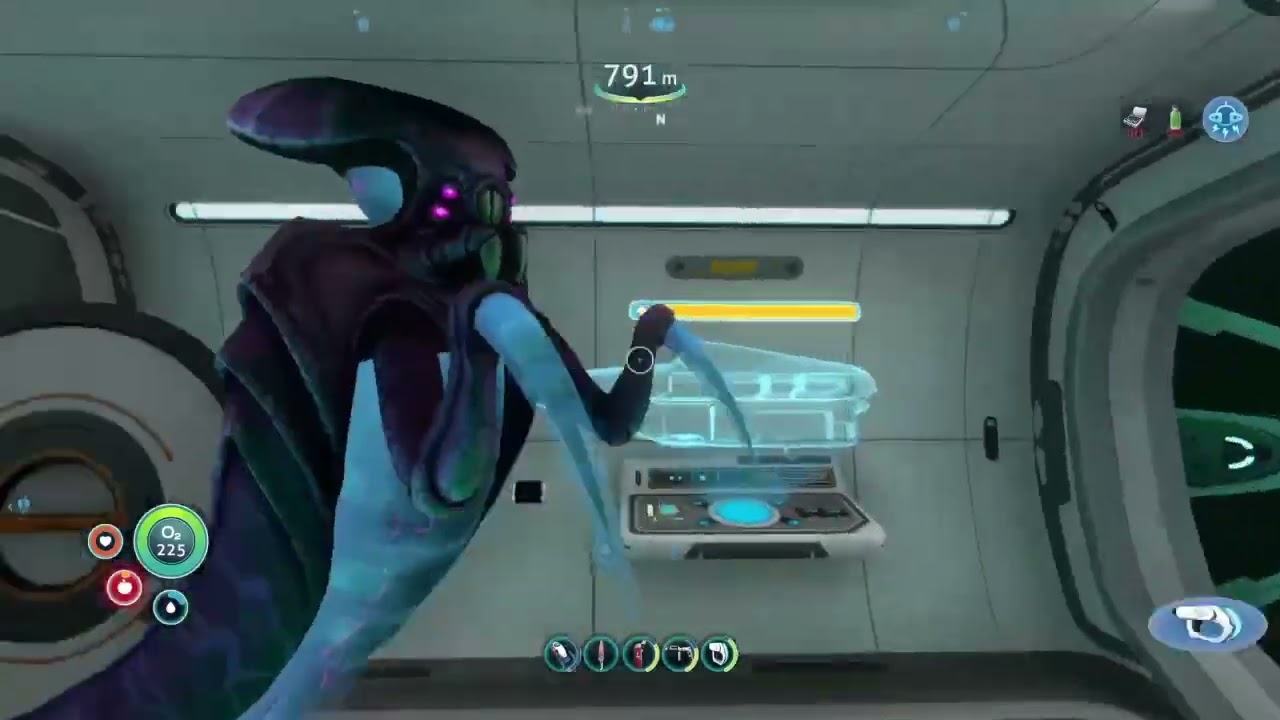 Warper does a funny glitch (Subnautica)
