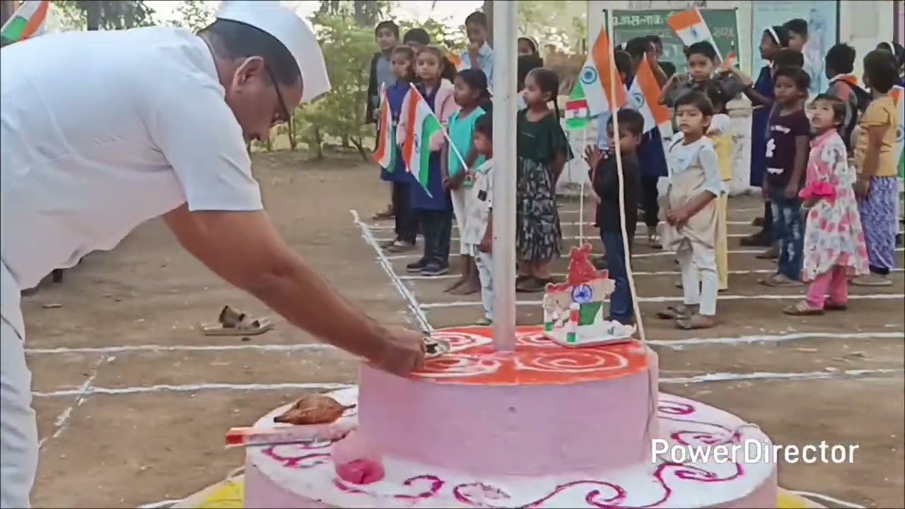 भारतीय प्रजासत्ताक दिनानिमित्त झेंडावंदन....जि प प्रा शाळा खोकरपाट ता अमळनेर जि जळगाव 