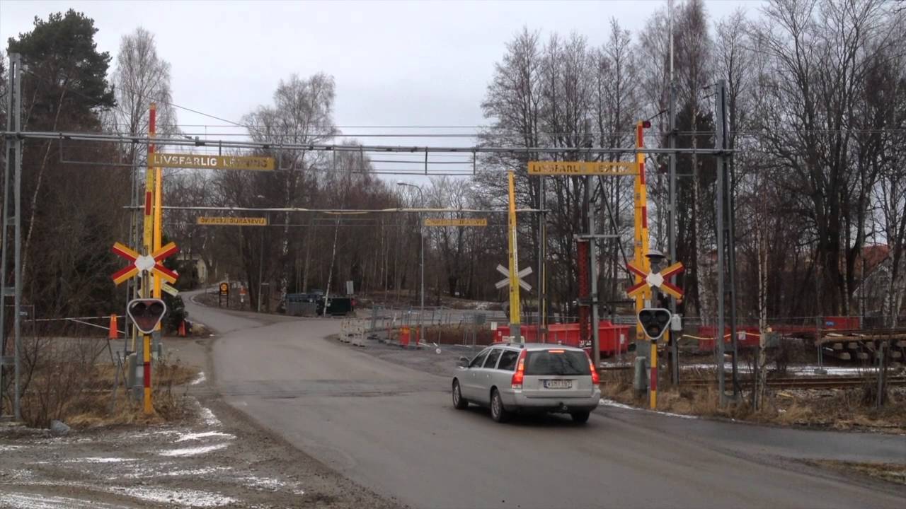 Järnvägsövergång Tungelsta / Swedish railroad crossing