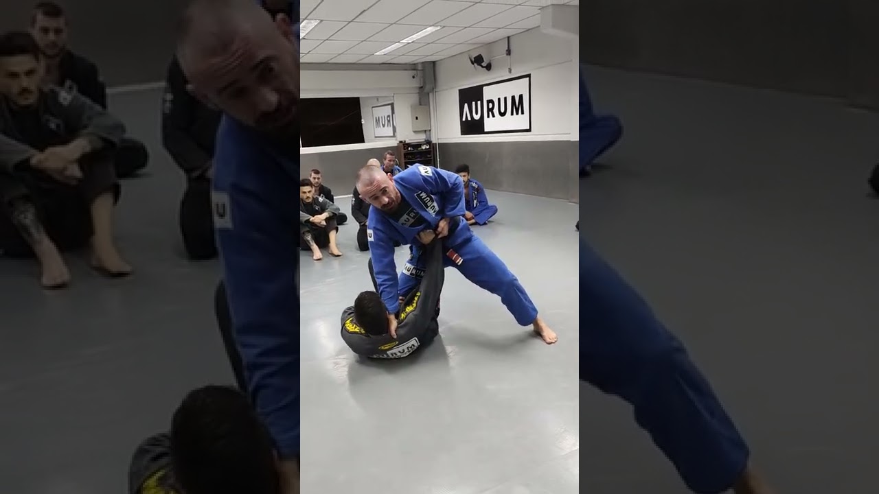 Passagem de guarda espetando o joelho