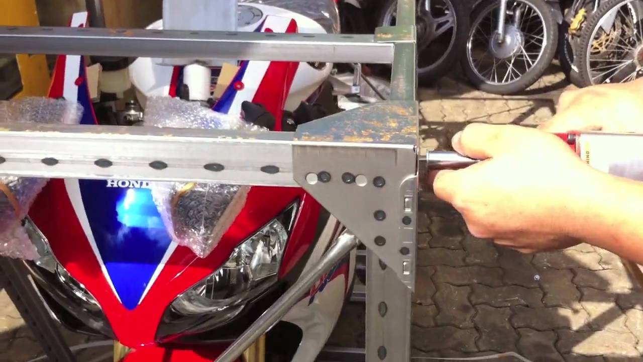 2010 CBR1000RR HRC Unboxing shot entirely with an iPhone 4.