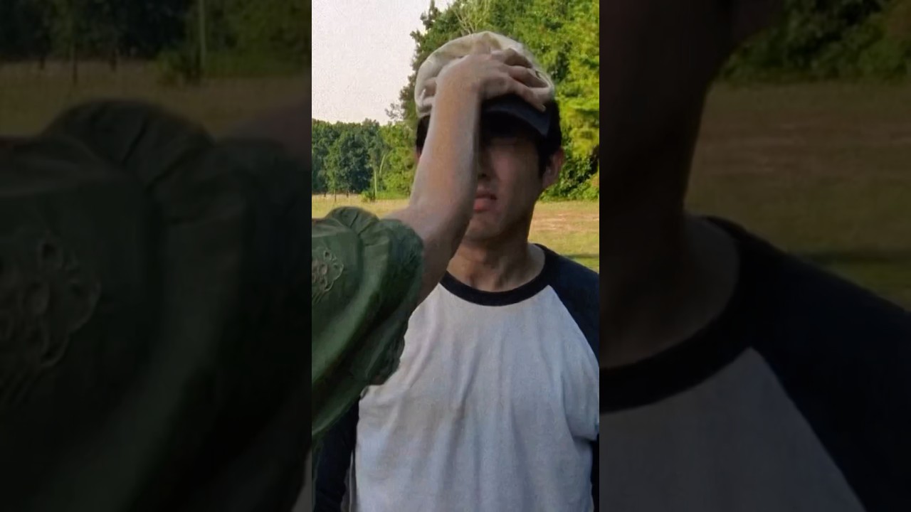 Maggie bashes Glenn&rsquo;s Head | The Walking Dead #shorts