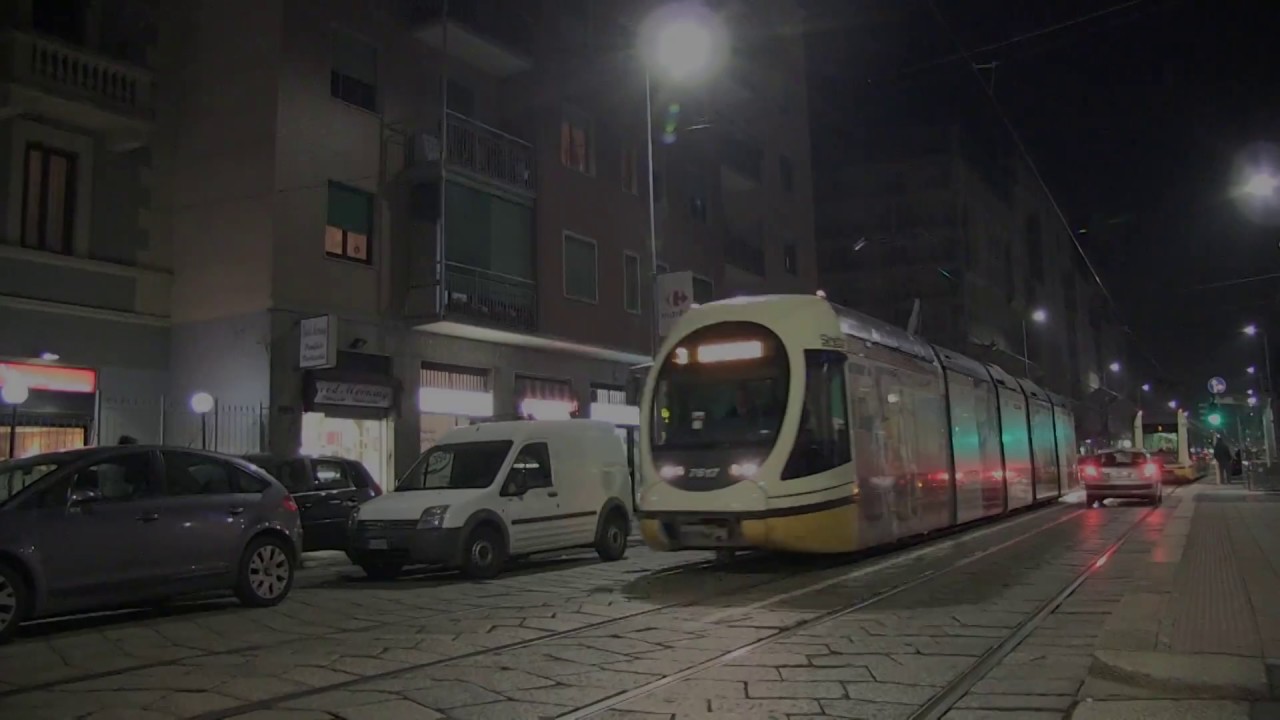 A spasso per Milano: la luce di Dan Flavin