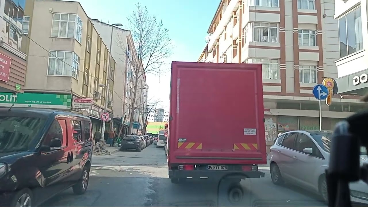 Esenyurt ta Tek yön de ters den gelen araçlar yüzünden yaşanan trafik 
