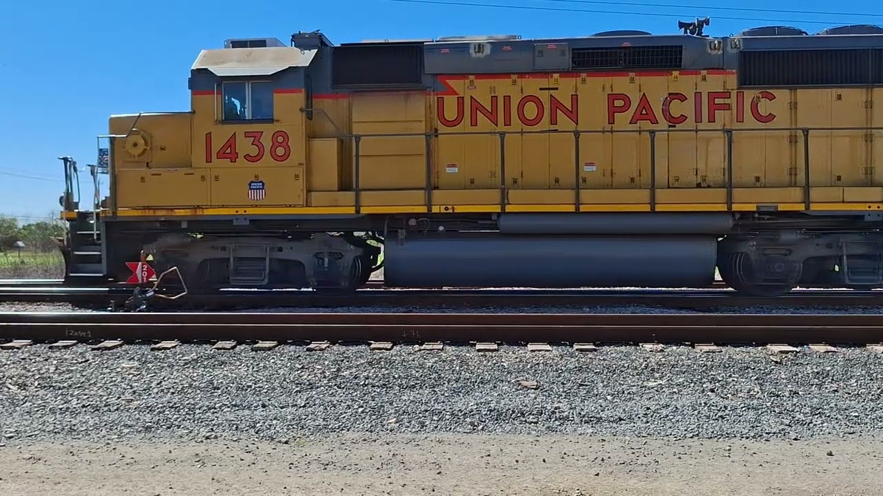 UP 1438 GP40-2