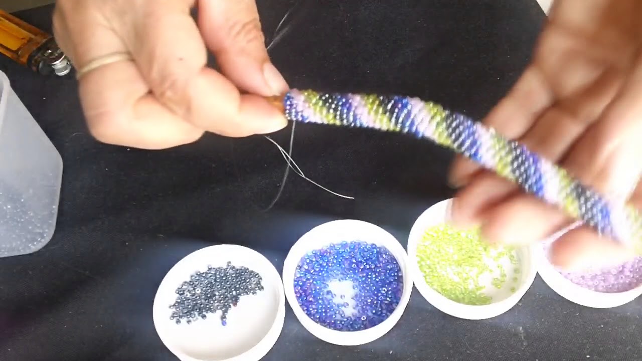 Pulsera colorida de chaquiras