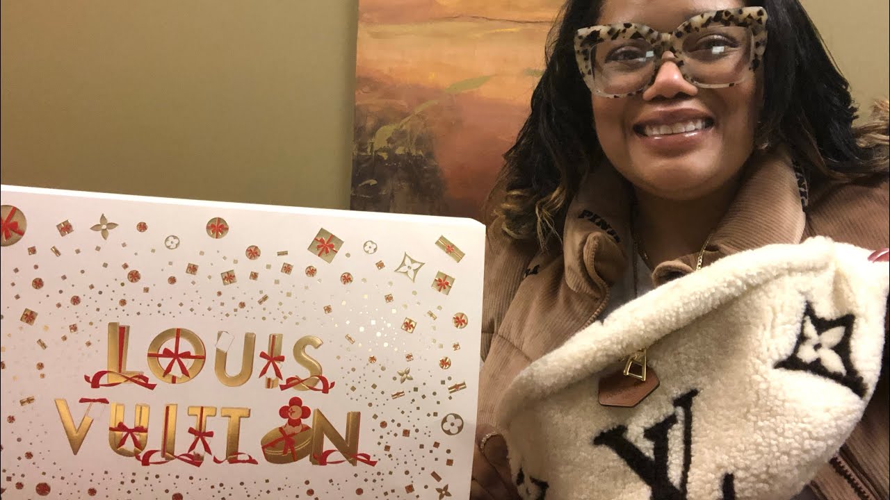 LV Merry Christmas to me! 🎄LV Ski 2023 Shearling Bumbag Reveal. Which is Better 2019 v 2023