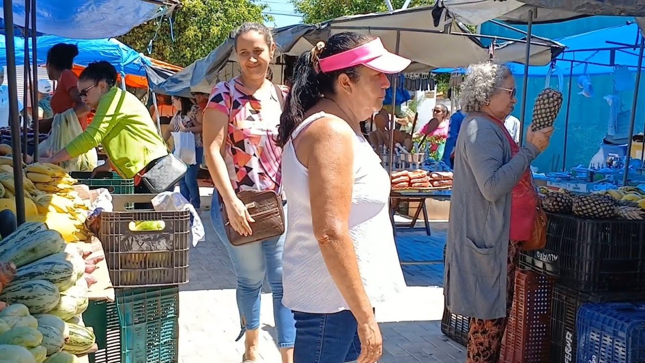 Feira livre na cidade de carnaubal Ceará dia 08/11/24