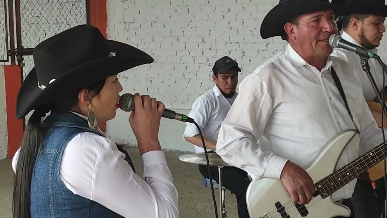 Aquiteven : 7.869 MONGUA,  PLAZA DE MERCADO CON MÚSICICA NORTEÑA ALEGRA CABALLISTAS 2.026 