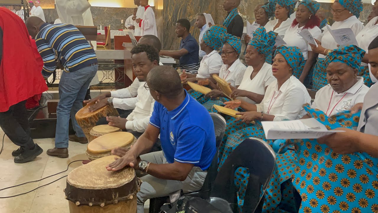 Consagração episcopal de Dom Tonito Muananoa - Canto de Glória - 23/04/2023 Maputo