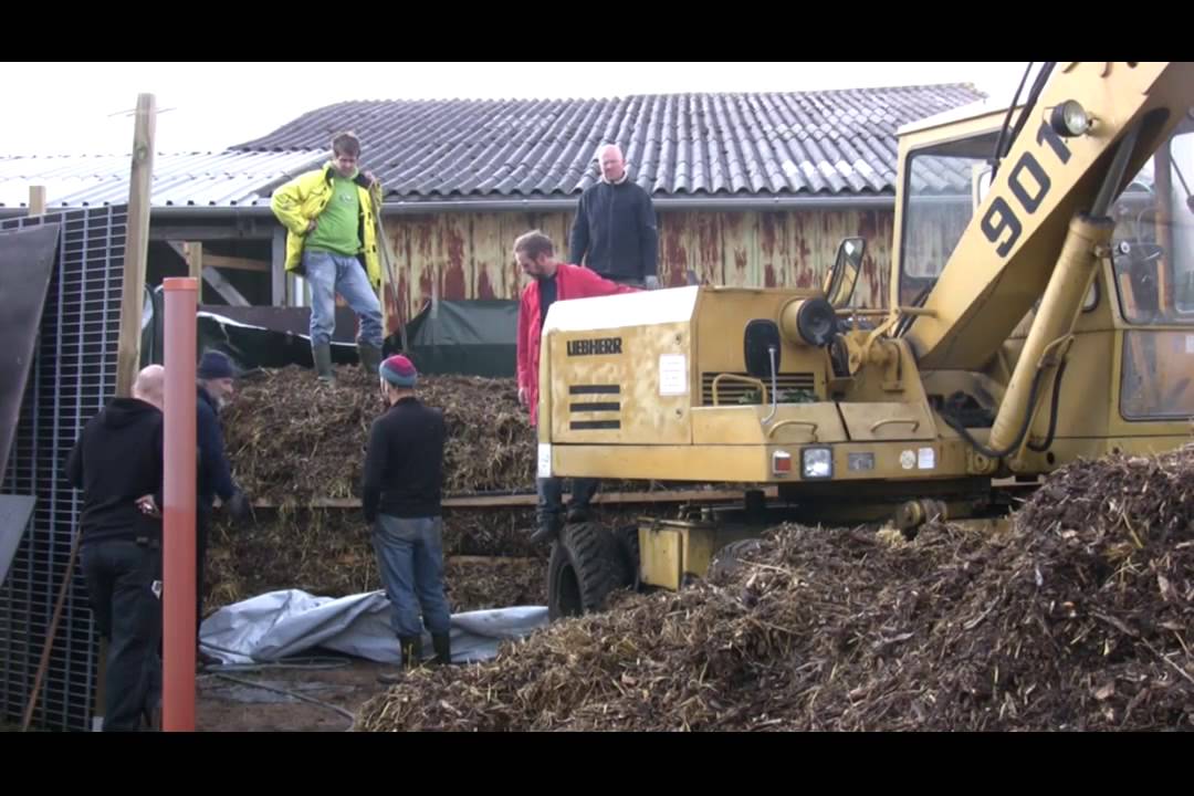 Biomeiler 200m³, Kompostheizung Aufbau in Högel bei Flensburg mit Native Power