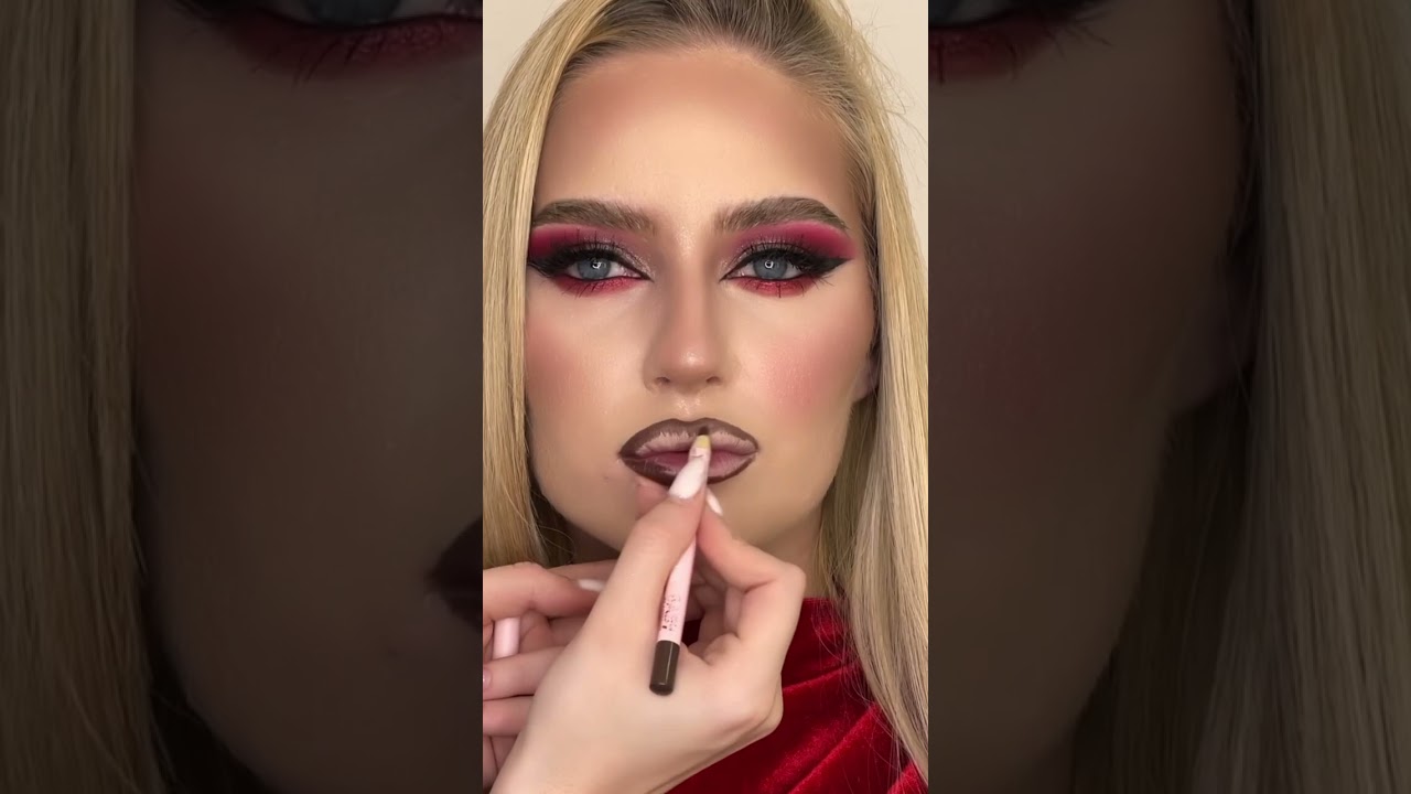 Christmas Lips Tutorial ❤️ #tutorial #lipsticktutorial #christmas #makeuptutorial #redlipstick #lips