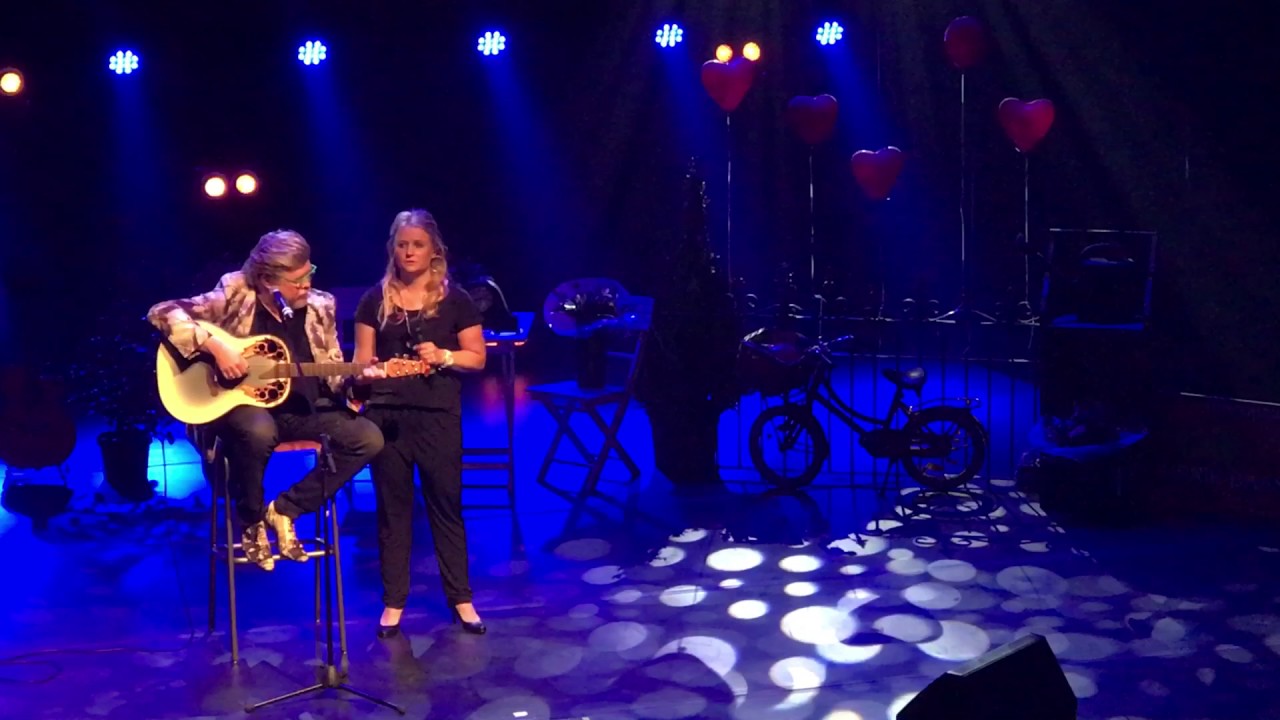 SAMEN ZIJN live door Tineke Willems (Harten10) begeleid op gitaar door René Karst 7 april 2017