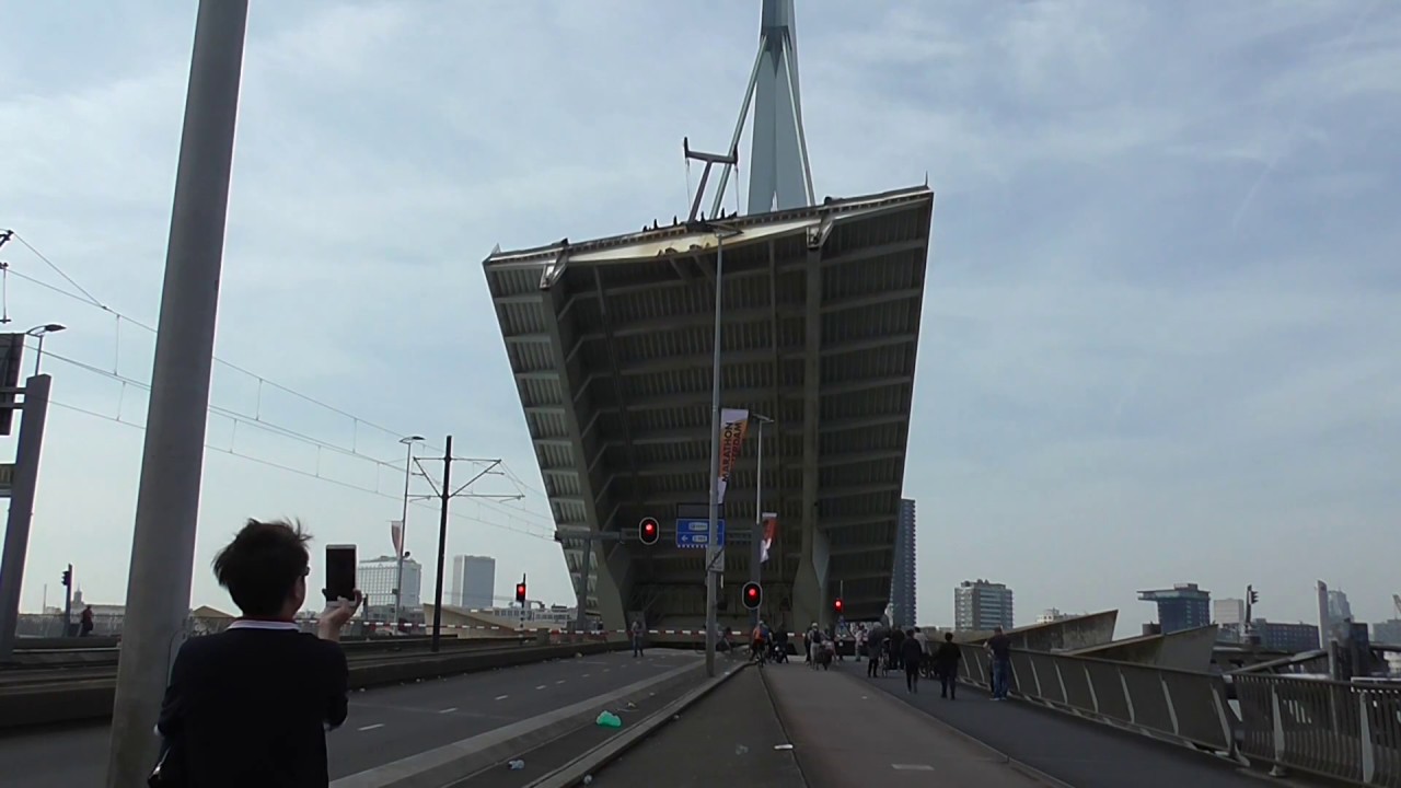 Brugopening Erasmusbrug Rotterdam Basculebrug/ Drawbridge/ Pont Basculant/ Zugbrücke