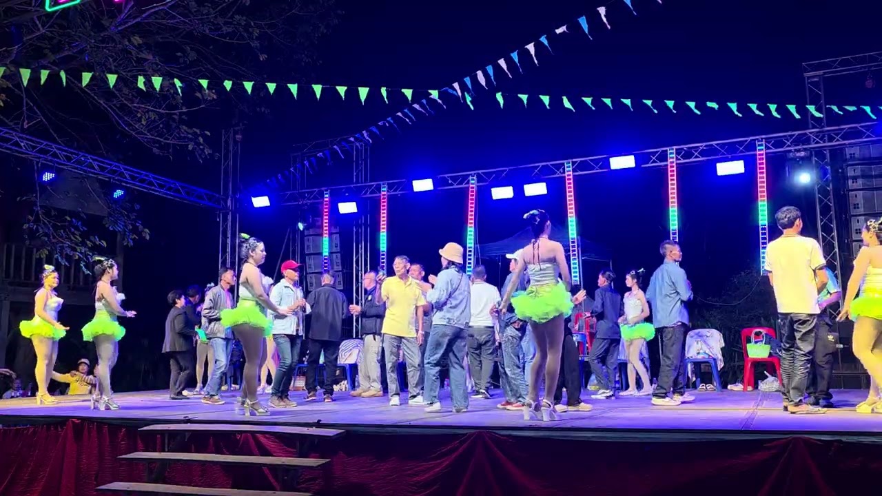 เต้นงันกองข้าวกันจ้า #Happy song