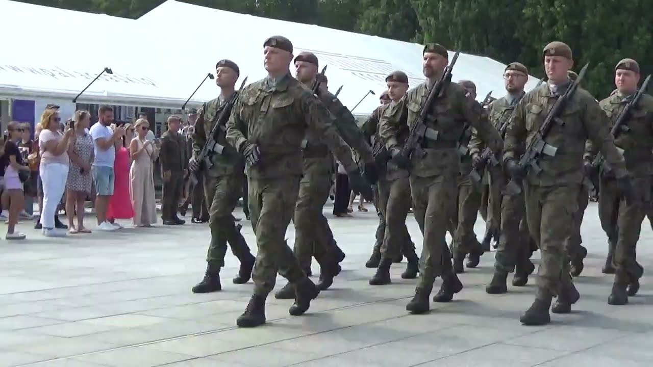 Uroczysta zmiana Warty przed Grobem Nieznanego Żołnierza w dniu 10.08.2025 VIDEO