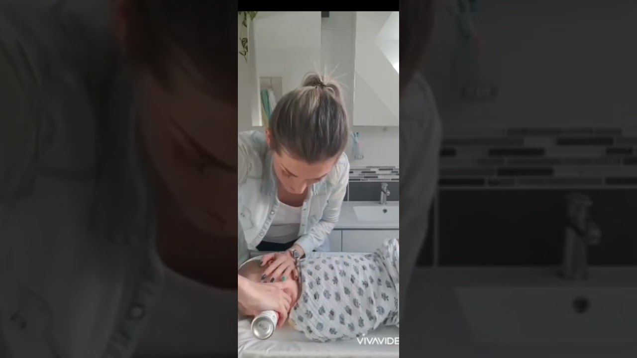 moucher le nez de bébé avec le mouche bébé prorhinel et le spray nasal