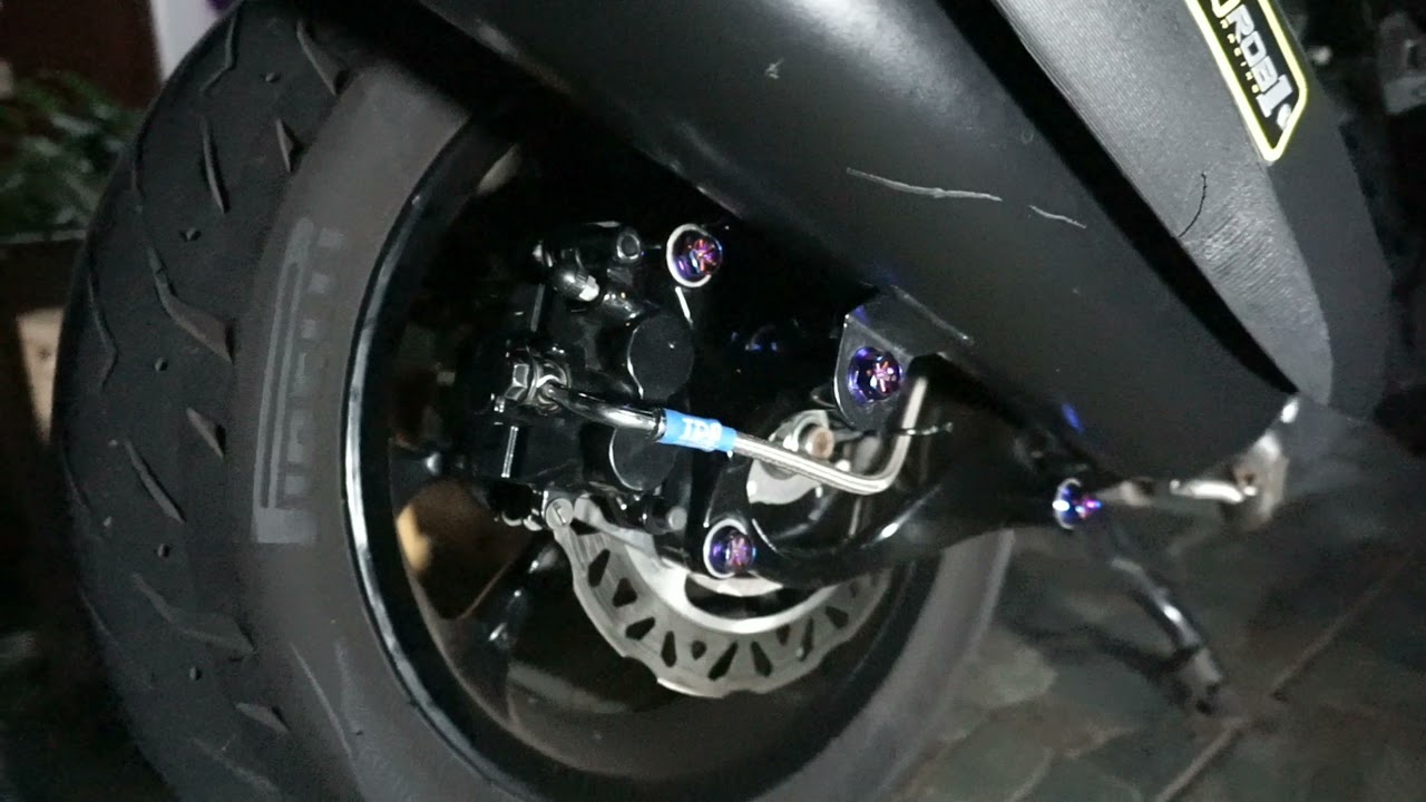 pasang kaliper R15 di rem belakang n max jadi pakem.