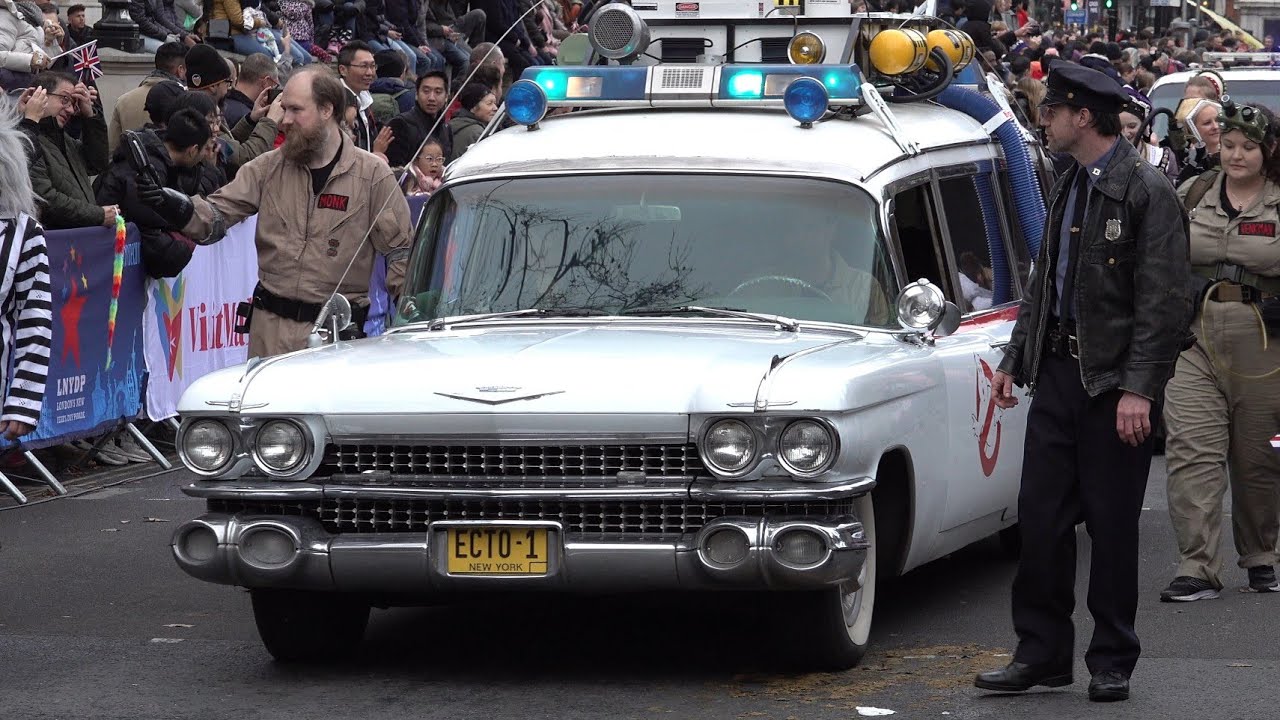 Ghostbusters car 'Ecto 1' and others in London New Year's Day Parade 👻 🚫
