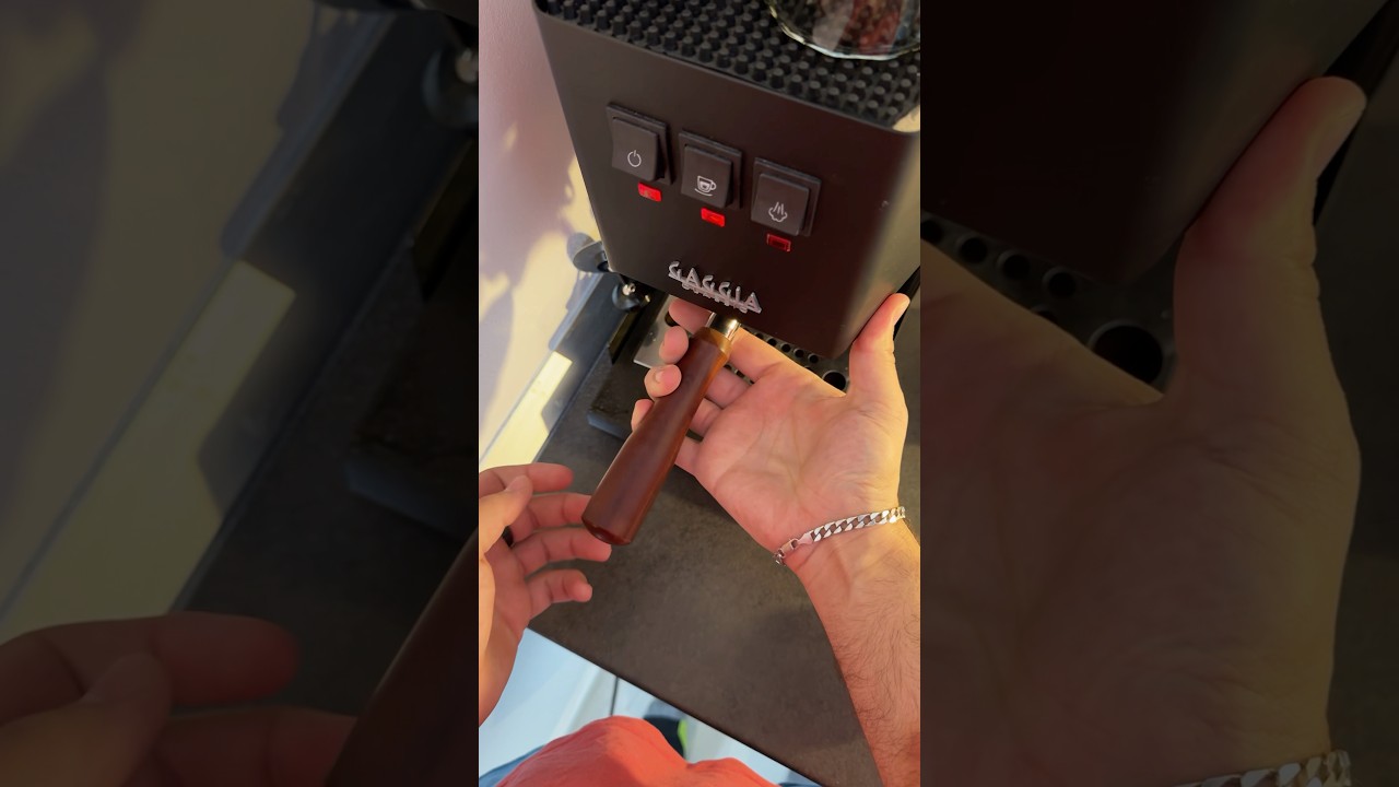 Cappuccino with Gaggia Classic Pro!#gaggiaclassicpro #workflow #pov #coffee #eduartcoffee