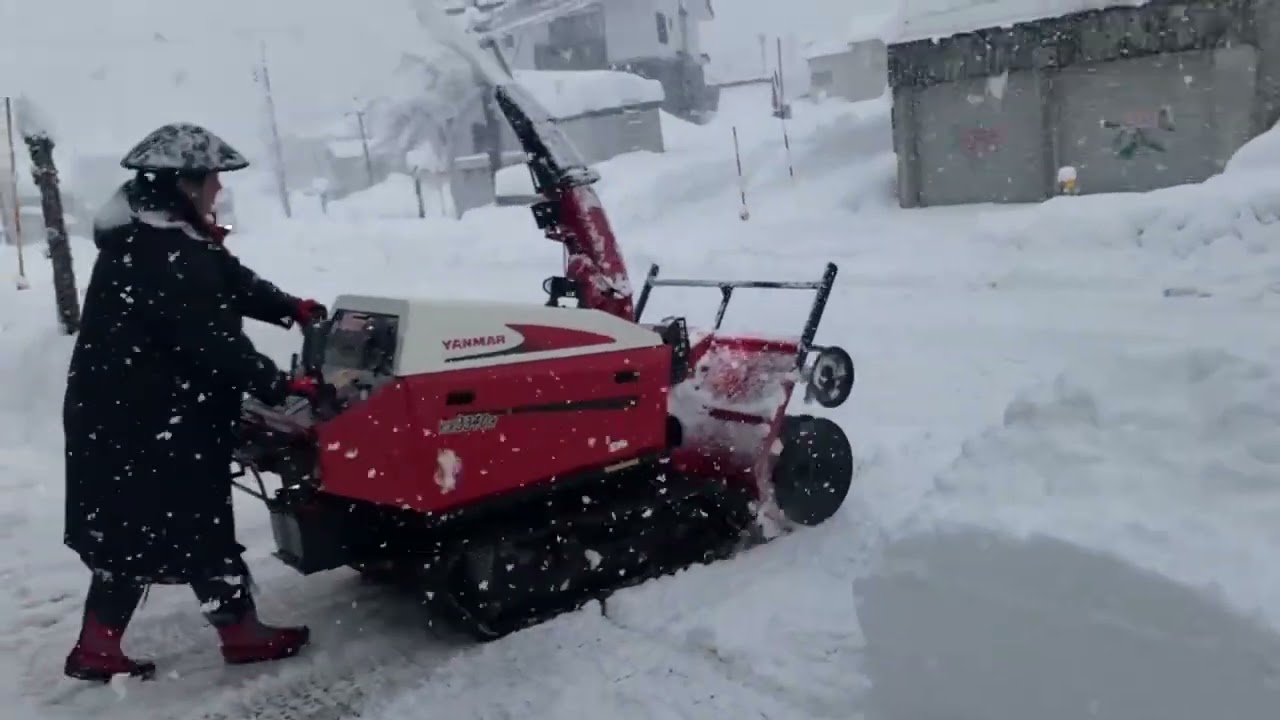 除雪1時間半、雪国の苦労【ロータリー式除雪機】やってもやっても次から次へつもってく