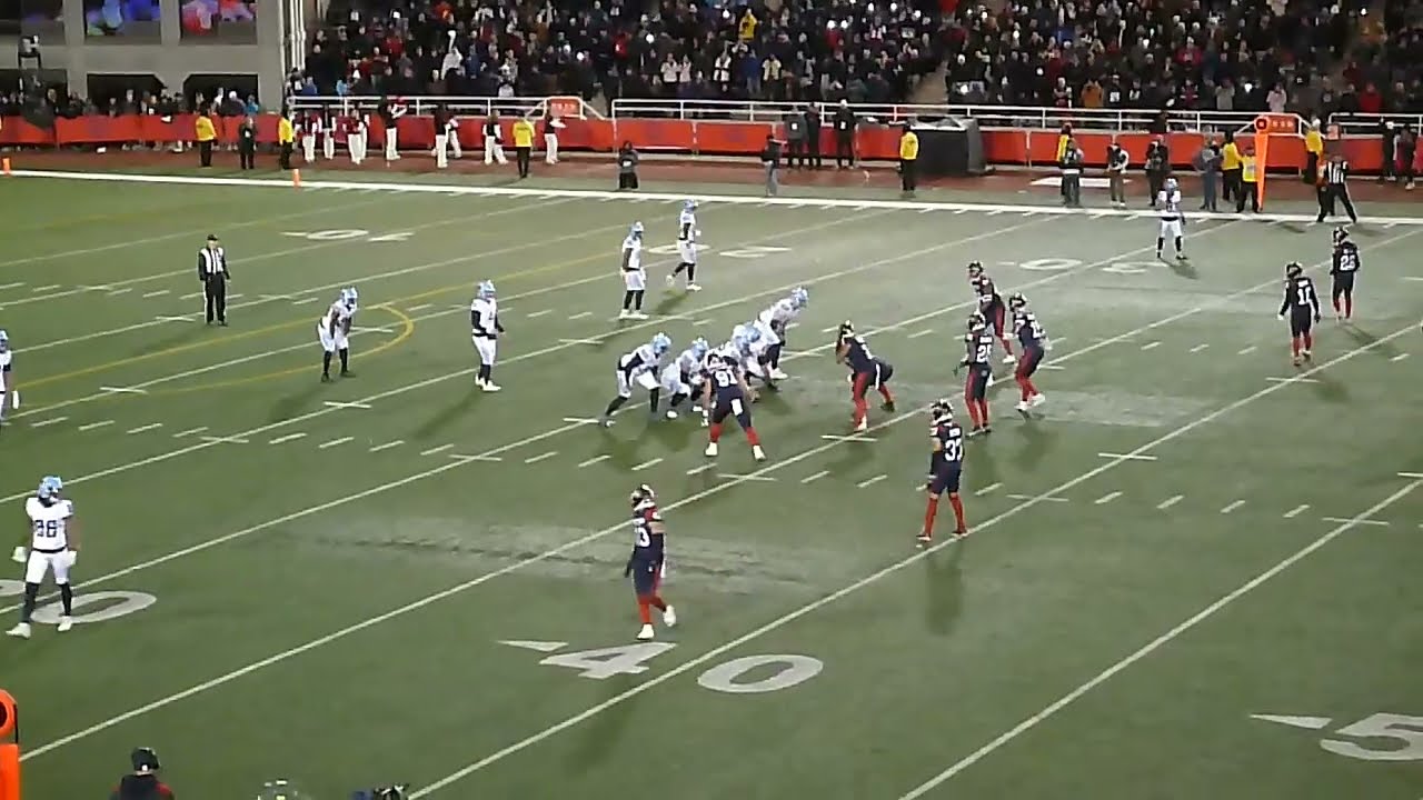 Toronto Argonauts QB Nick Arbuckle throws a 20-yard pass to David Ungerer III vs. Montreal Alouettes