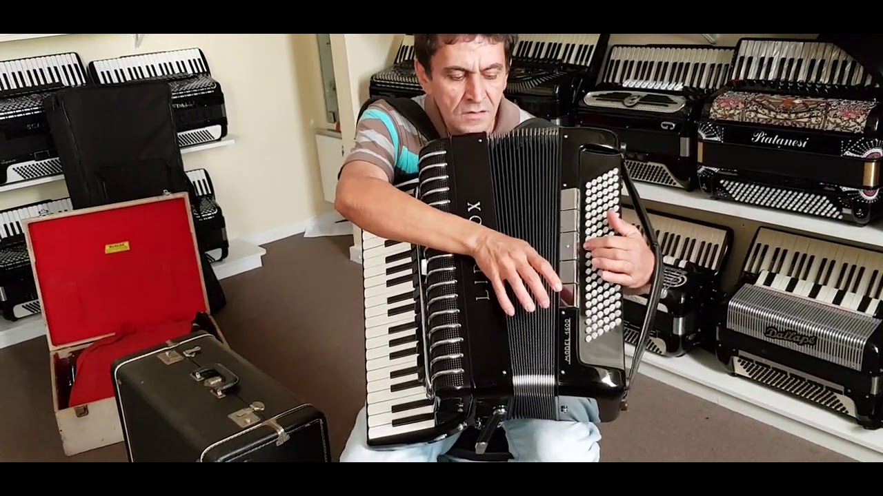 (VENDIDA) Acordeon 120 baixos Lidovox polifônica impecável
