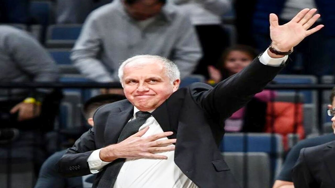 Zeljko Obradovic legenda dobija ovacije i pozdravlja navijace
