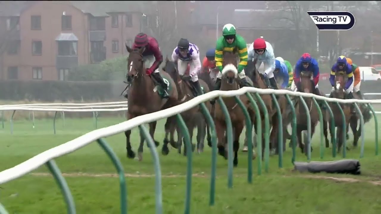 ECLAIR SURF dominates £100,000 Classic Chase at Warwick