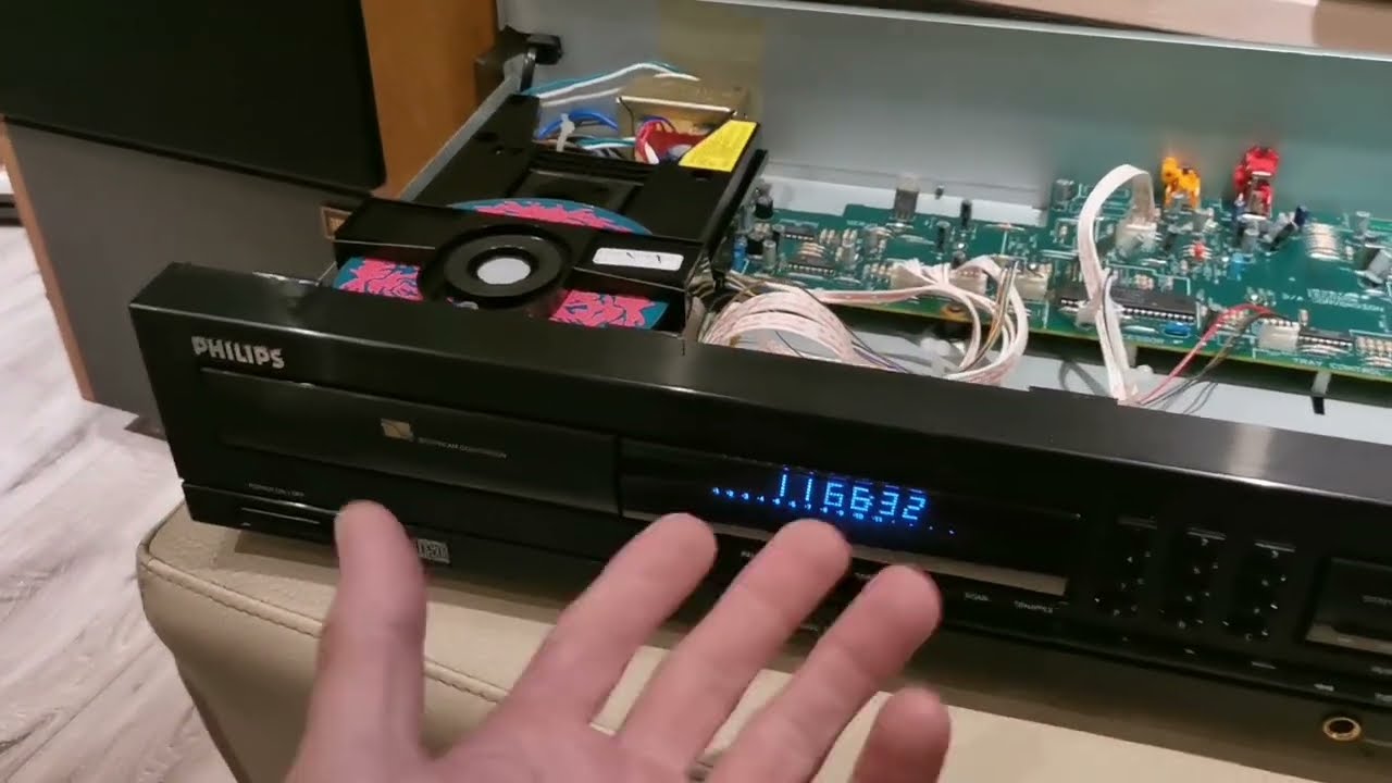 Philips CD 690 - Sehr guter Player mit Abzügen in der B-Note