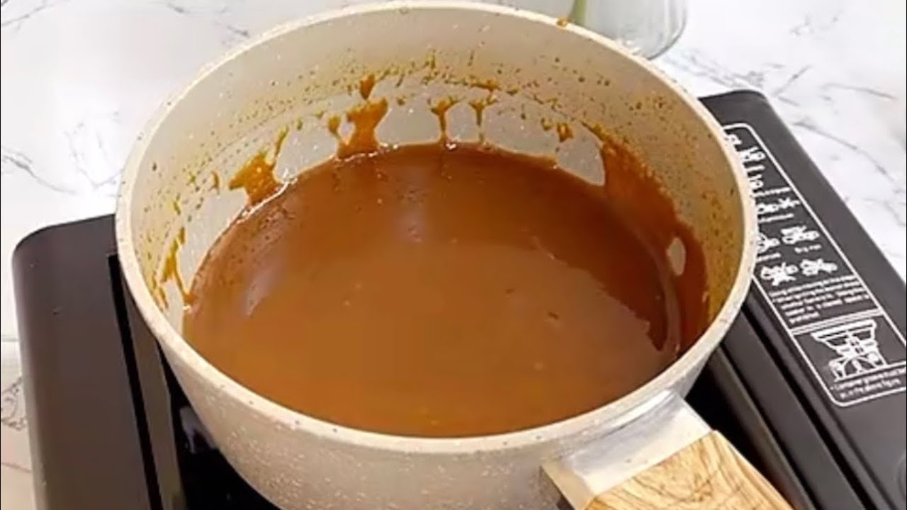 طريقة عمل صوص الكراميل .. من سناب دورات كيك نورا الغيثي ✨..