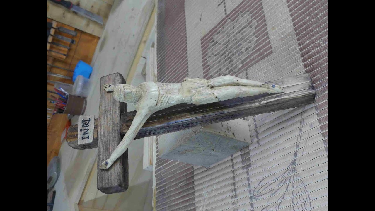 CROCIFISSO REALIZZATO CON LEGNO DI RECUPERO