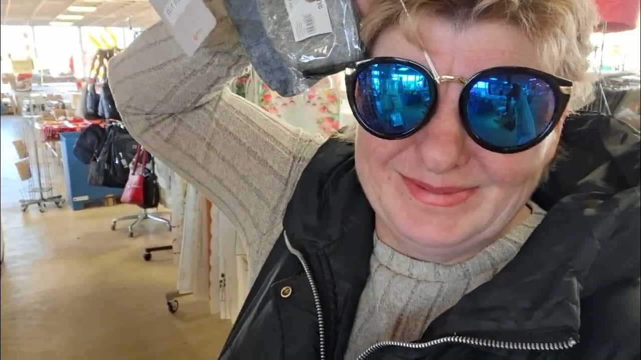 Сначала я гуляю а потом куры.