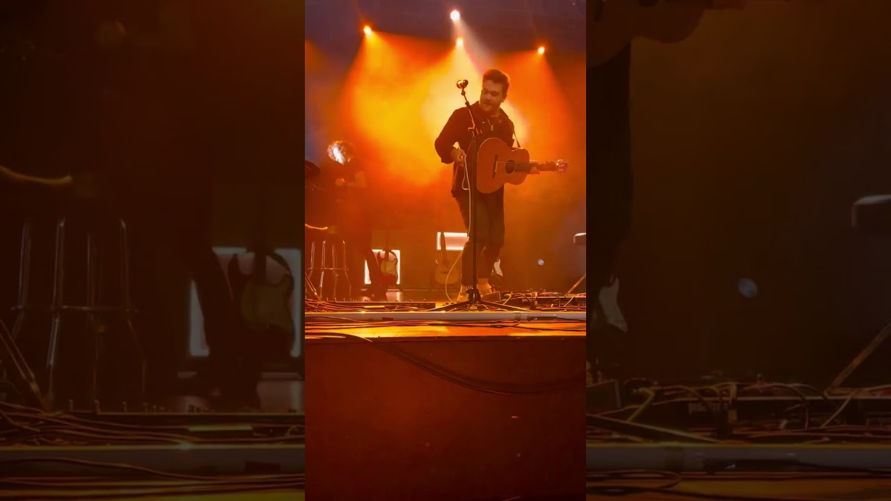 I Want Crazy by Hunter Hayes on the Flying Solo Tour in Stroudsburg, PA on Dec 8, 2023