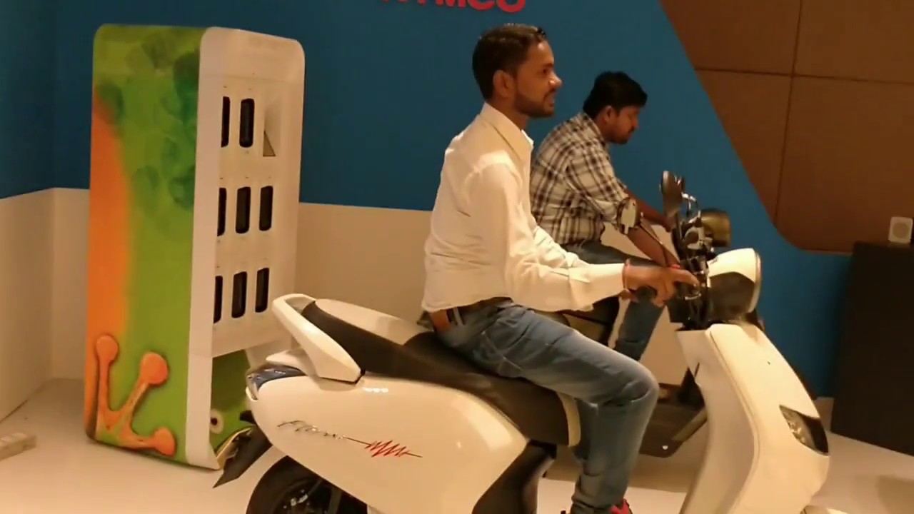 22 Motors & KYMCO electric scooters Walkaround |  Hindi | MotorOctane