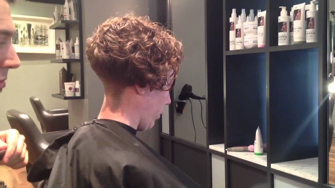Adam Ciaccia - Creating ledge on curly hair. part 5