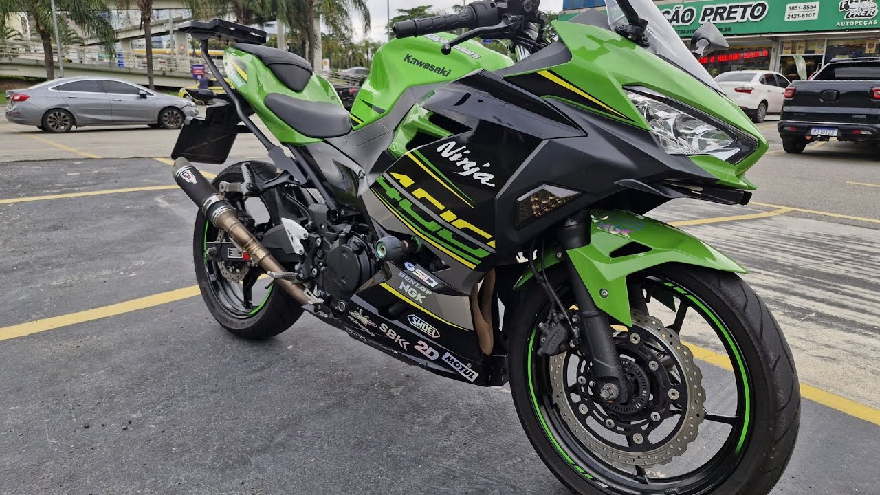 Role de Kawasaki Ninja na praia 