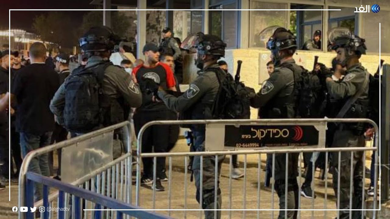 مراسلنا: احتكاكات بين مصلين فلسطينيين وقوات الاحتلال في باب العامود بالقدس المحتلة