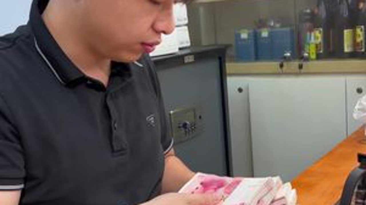 大哥家祖传的宝贝竞是一枚上五星#银元 #日常vlog #现场拍摄 #开眼界了 #孙中山开国纪念币