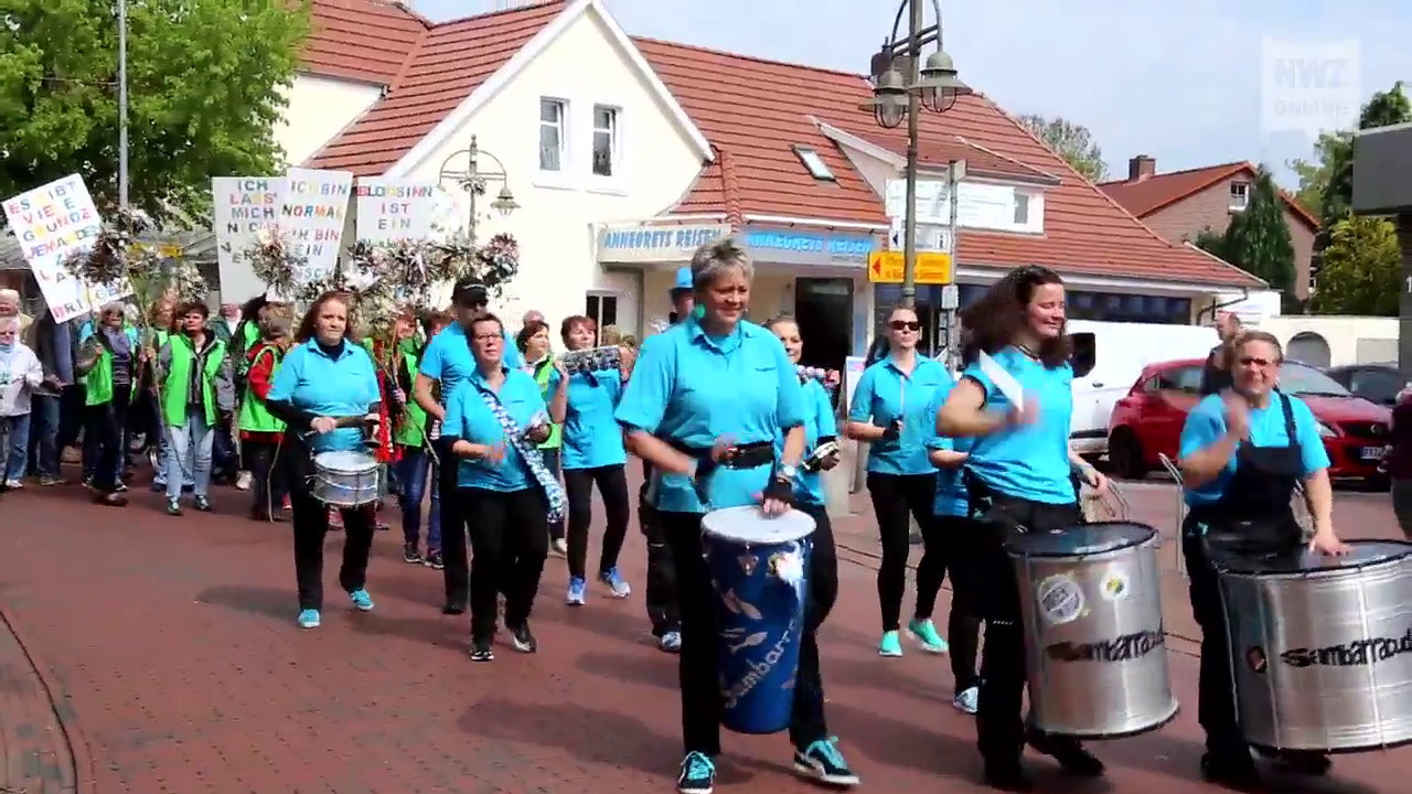 Parade des Vereins &bdquo;Lebensweisen&ldquo; zog durch Schortens