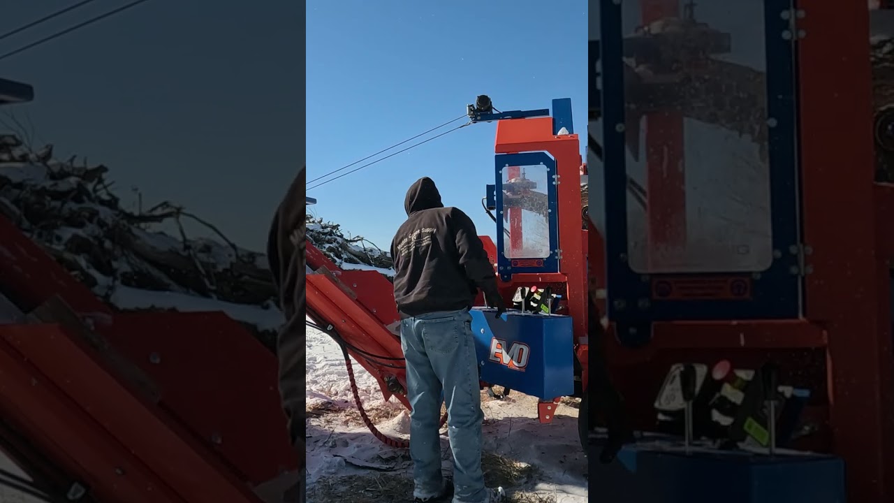 Splitting #firewood in the cold snow with the Eastonmade EVO #evo #processor